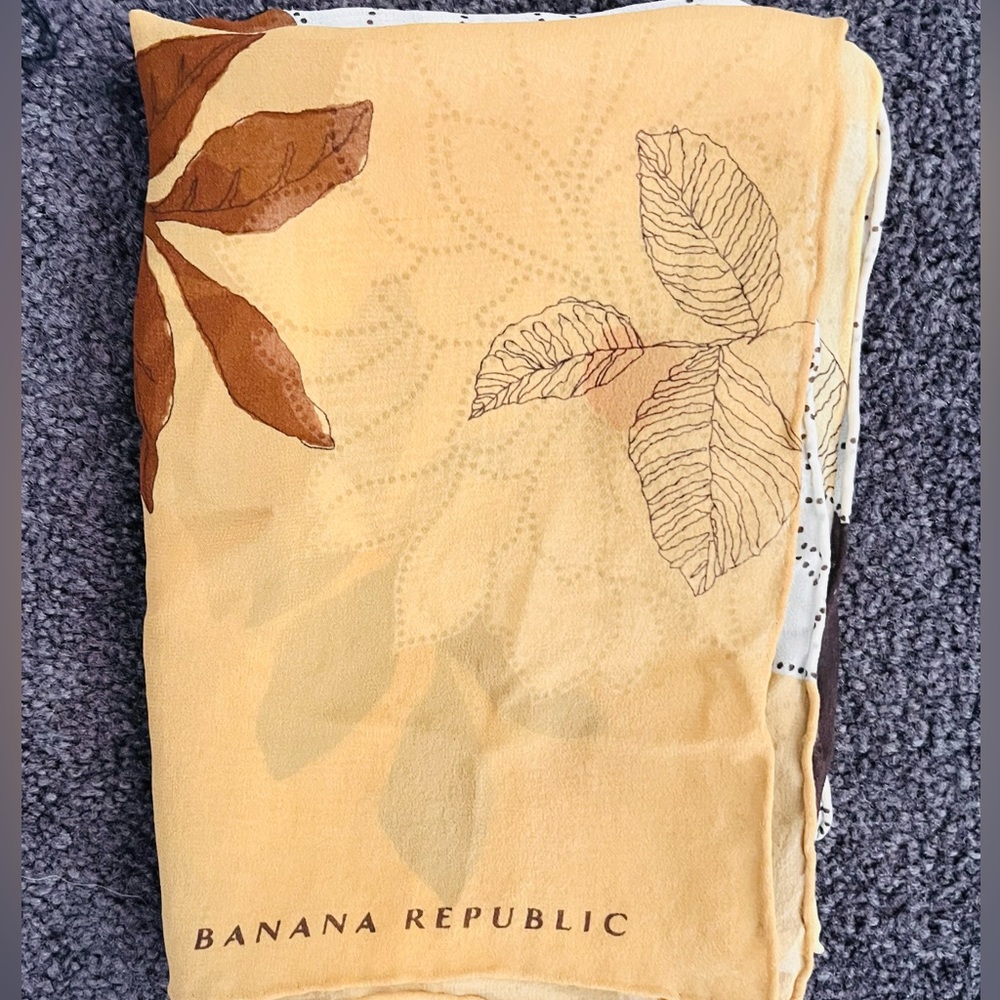 Vintage (early 2000’s) Banana Republic” Silk Floral Scarf - Very Pretty! - Picture 8 of 8